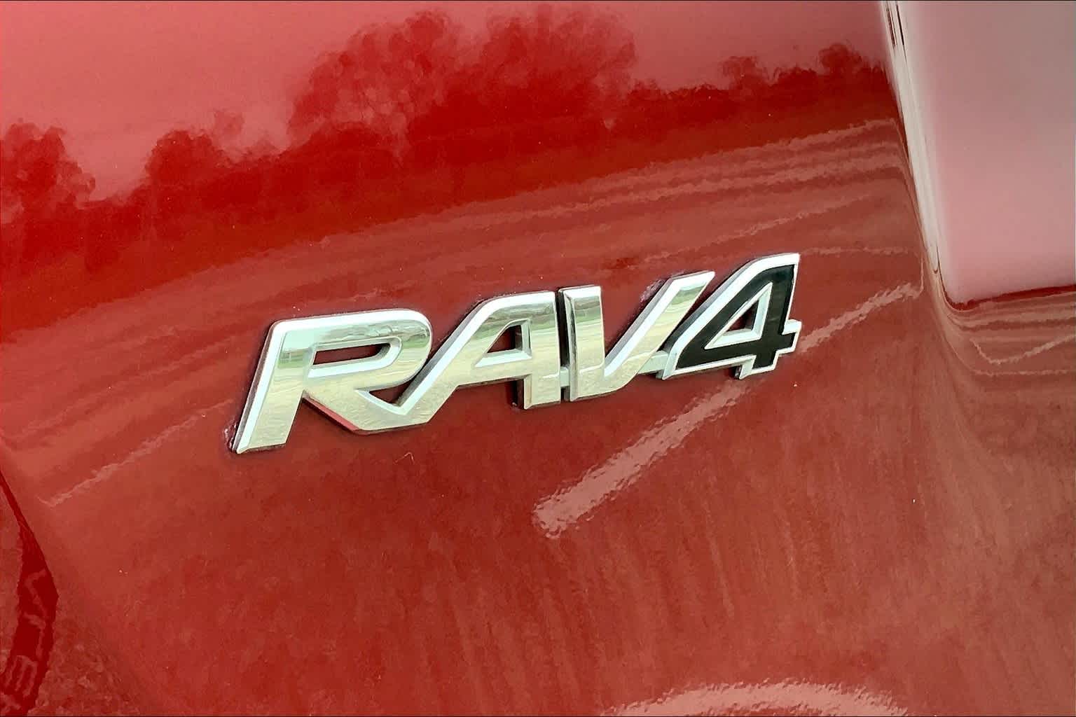 2018 Toyota RAV4 photo 29 of 35