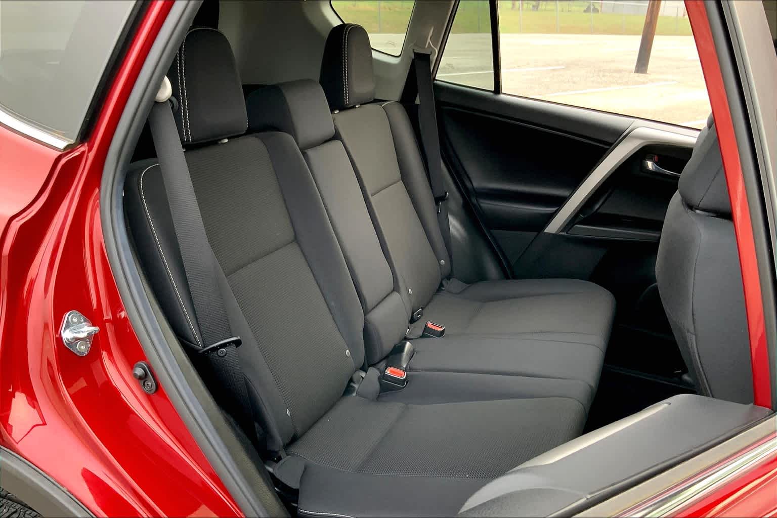 2018 Toyota RAV4 photo 19 of 35