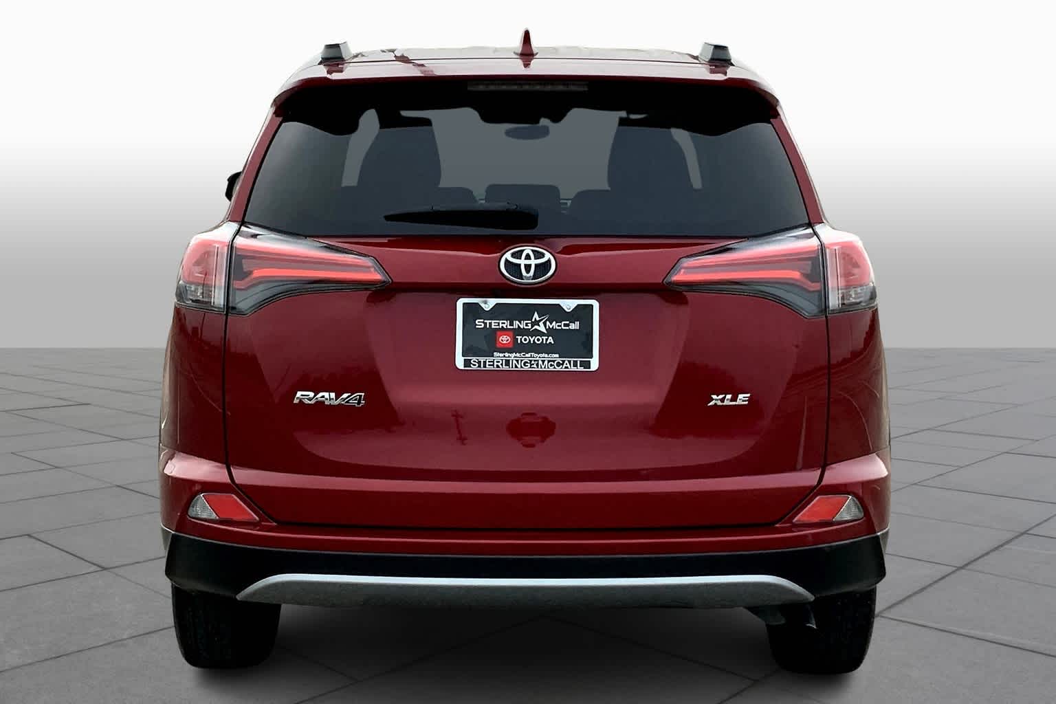 2018 Toyota RAV4 photo 5 of 35