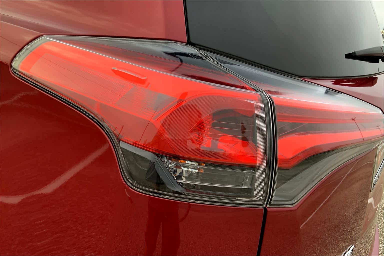 2018 Toyota RAV4 photo 27 of 35
