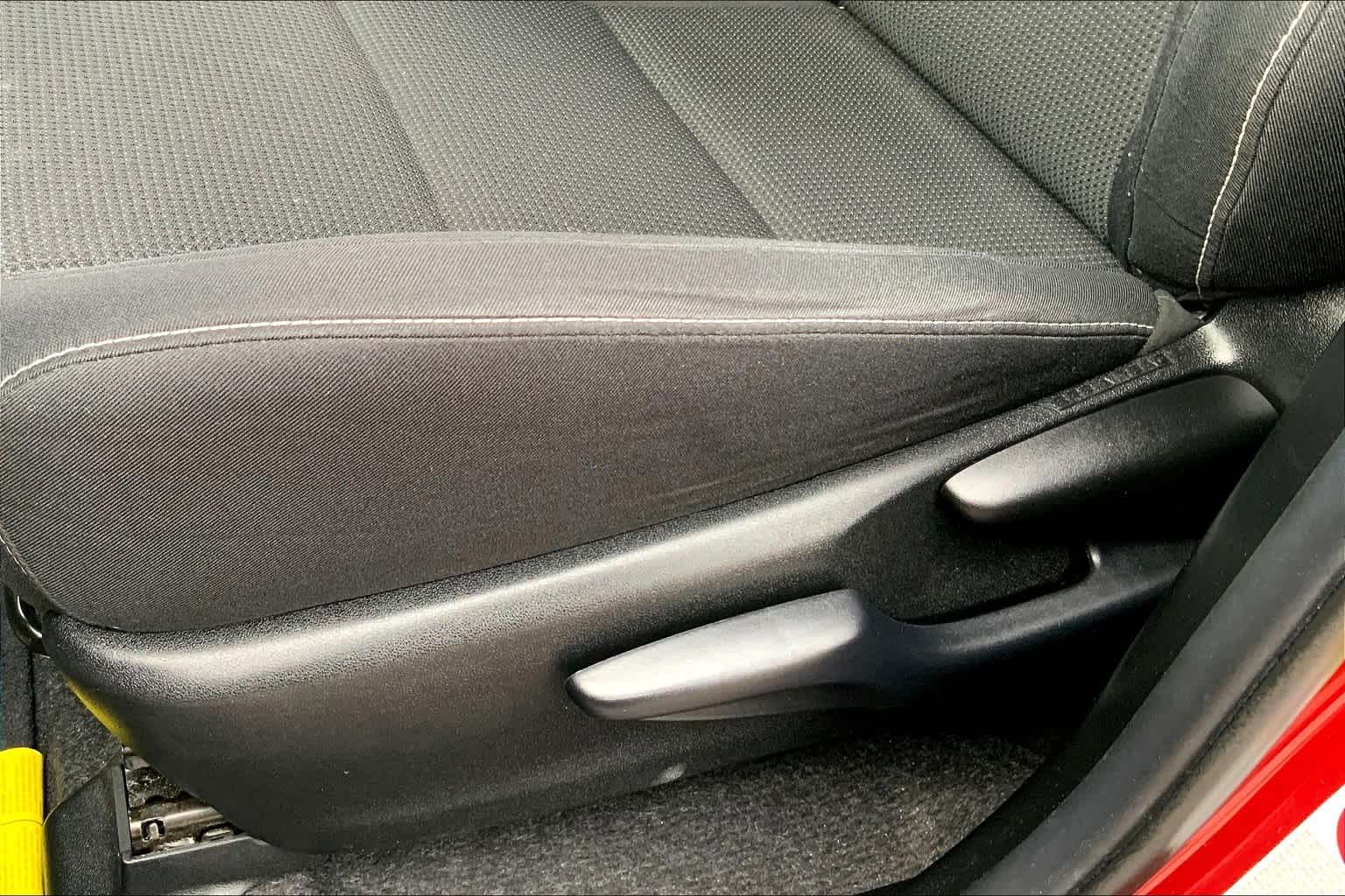 2018 Toyota RAV4 photo 33 of 35