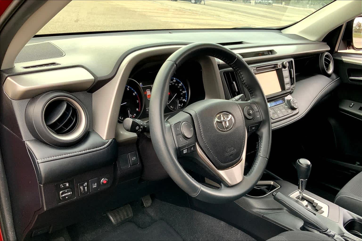2018 Toyota RAV4 photo 17 of 35