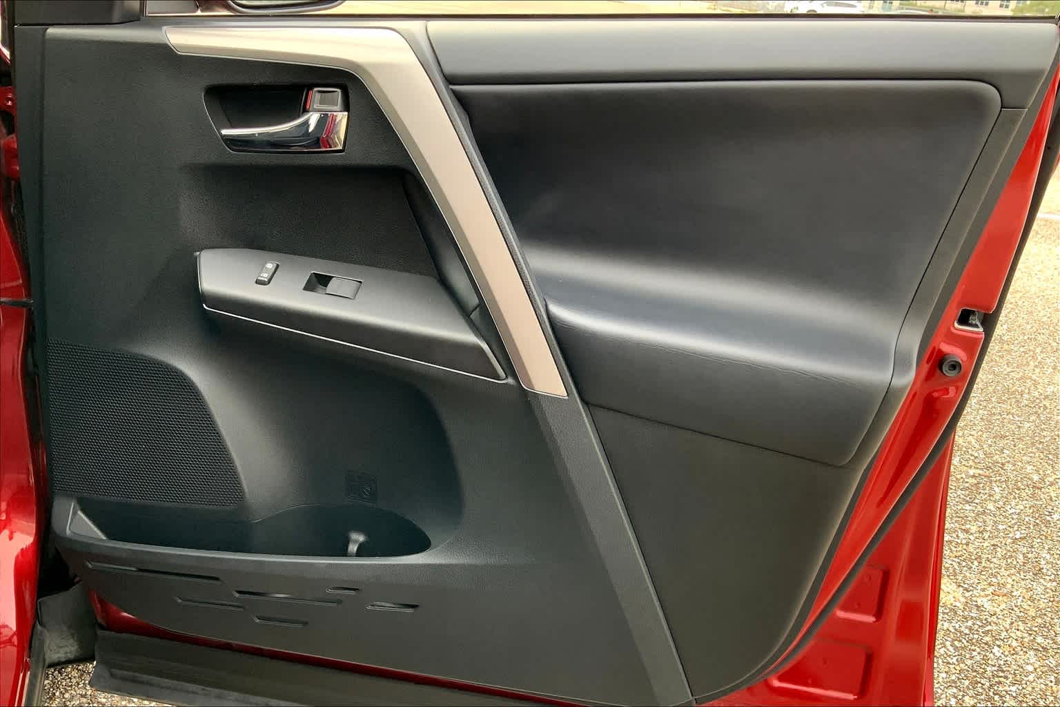 2018 Toyota RAV4 photo 22 of 35