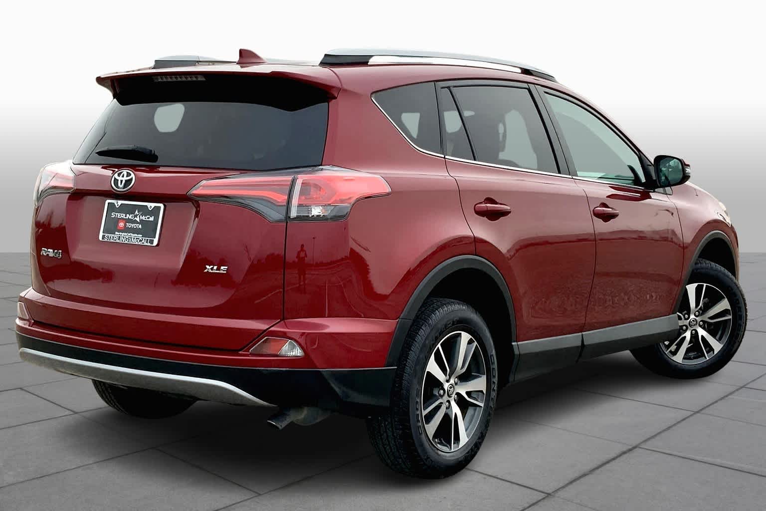2018 Toyota RAV4 photo 13 of 35