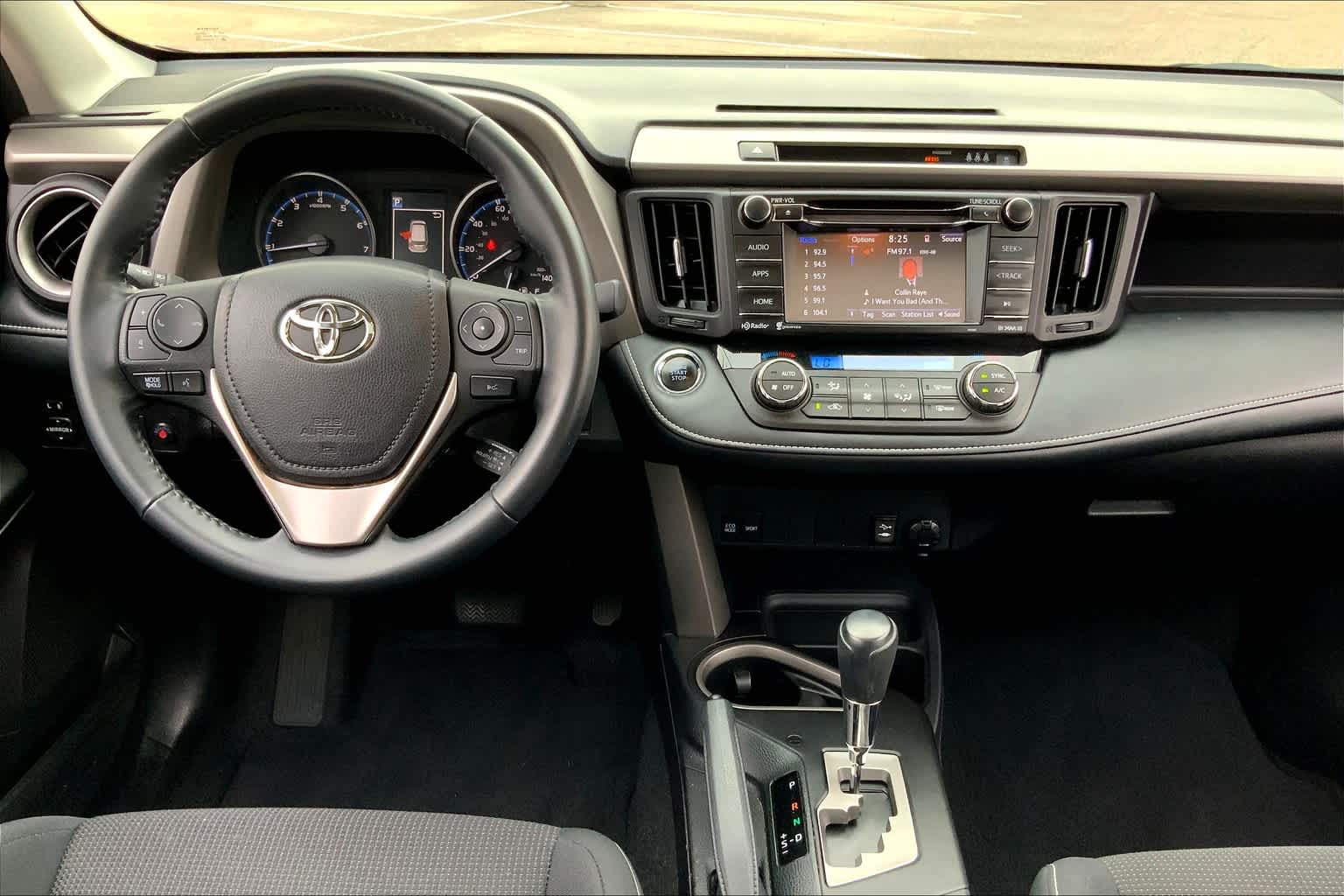 2018 Toyota RAV4 photo 15 of 35