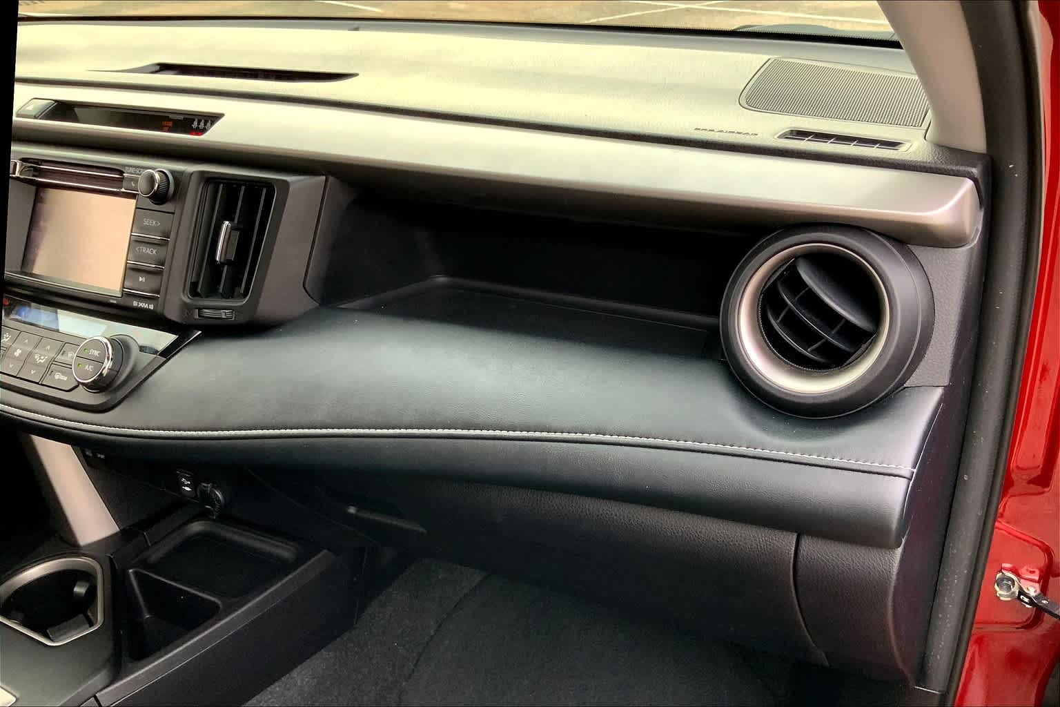 2018 Toyota RAV4 photo 18 of 35