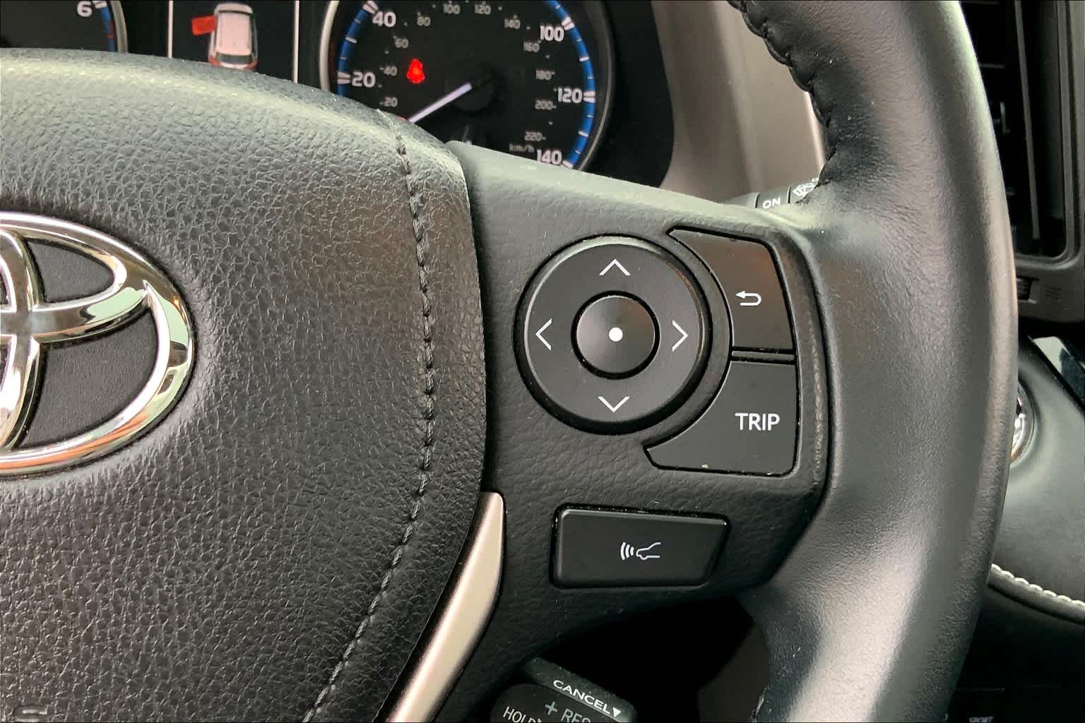2018 Toyota RAV4 photo 24 of 35