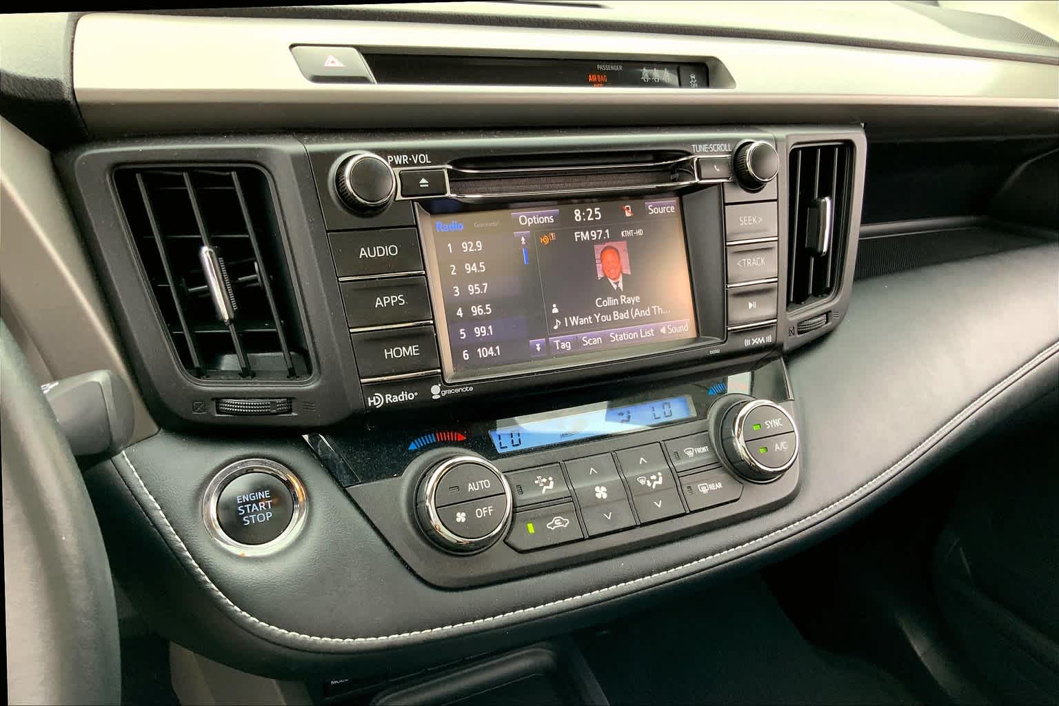2018 Toyota RAV4 photo 7 of 35