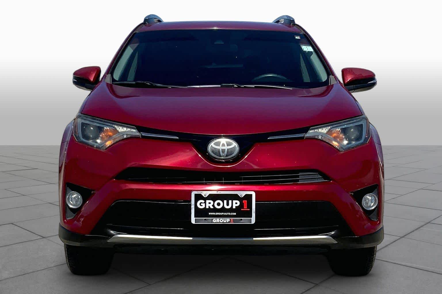 2018 Toyota RAV4 photo 4 of 36