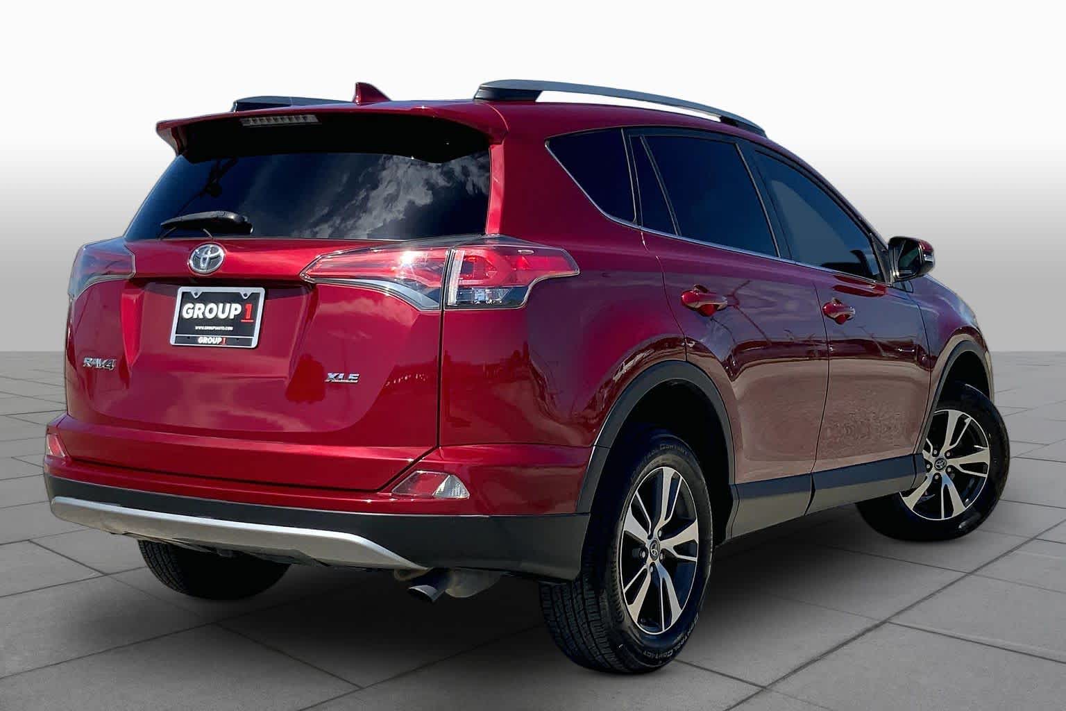 2018 Toyota RAV4 photo 13 of 36