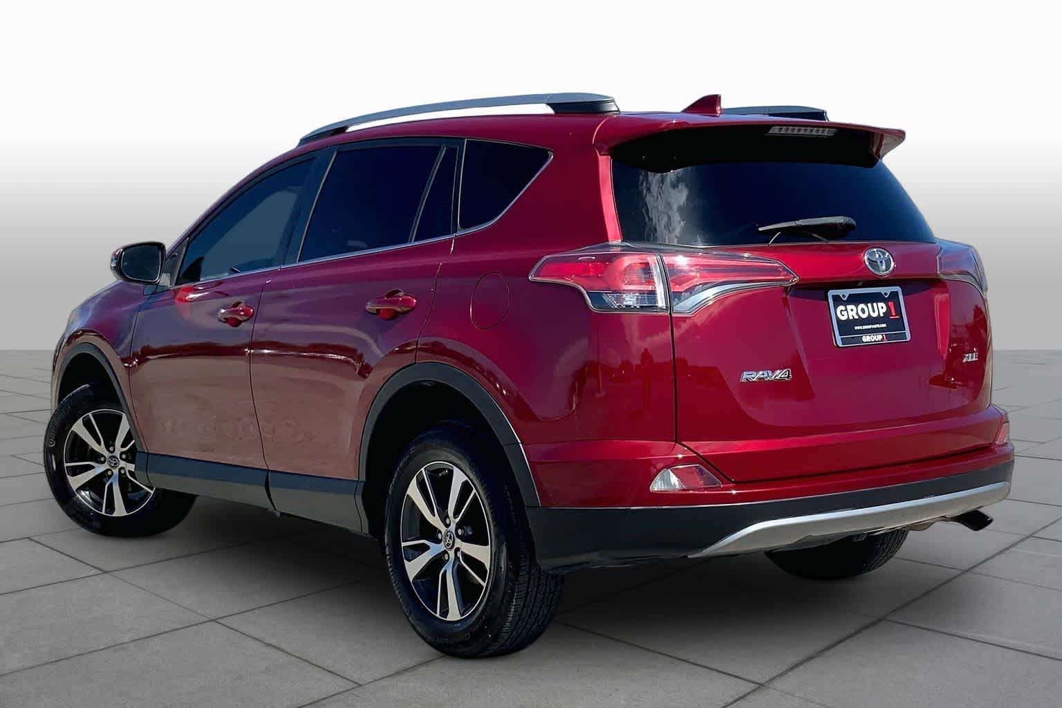 2018 Toyota RAV4 photo 12 of 36