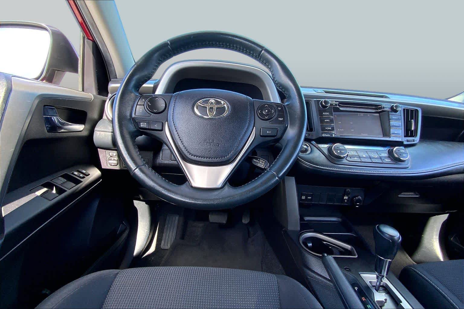 2018 Toyota RAV4 photo 6 of 36