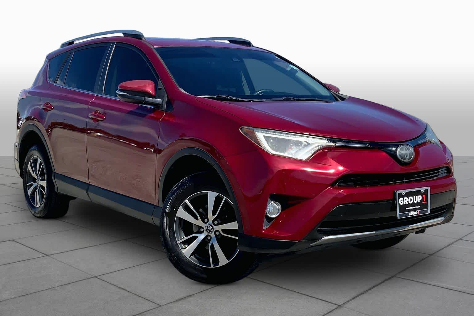2018 Toyota RAV4 photo 3 of 36