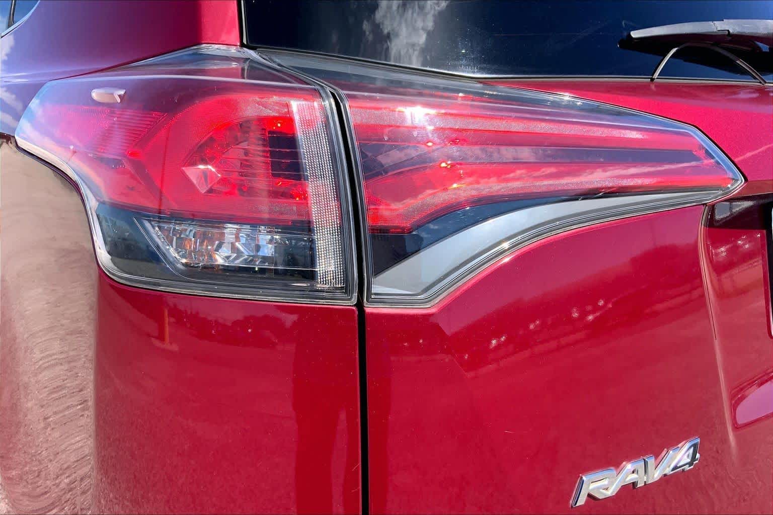 2018 Toyota RAV4 photo 28 of 36