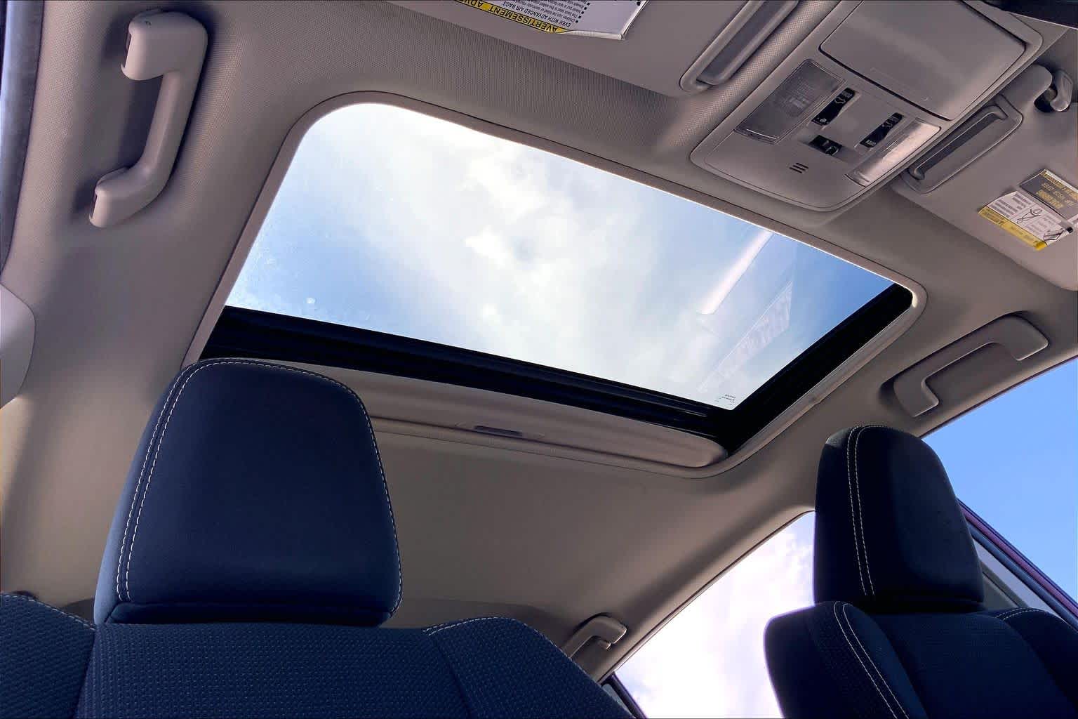 2018 Toyota RAV4 photo 14 of 36