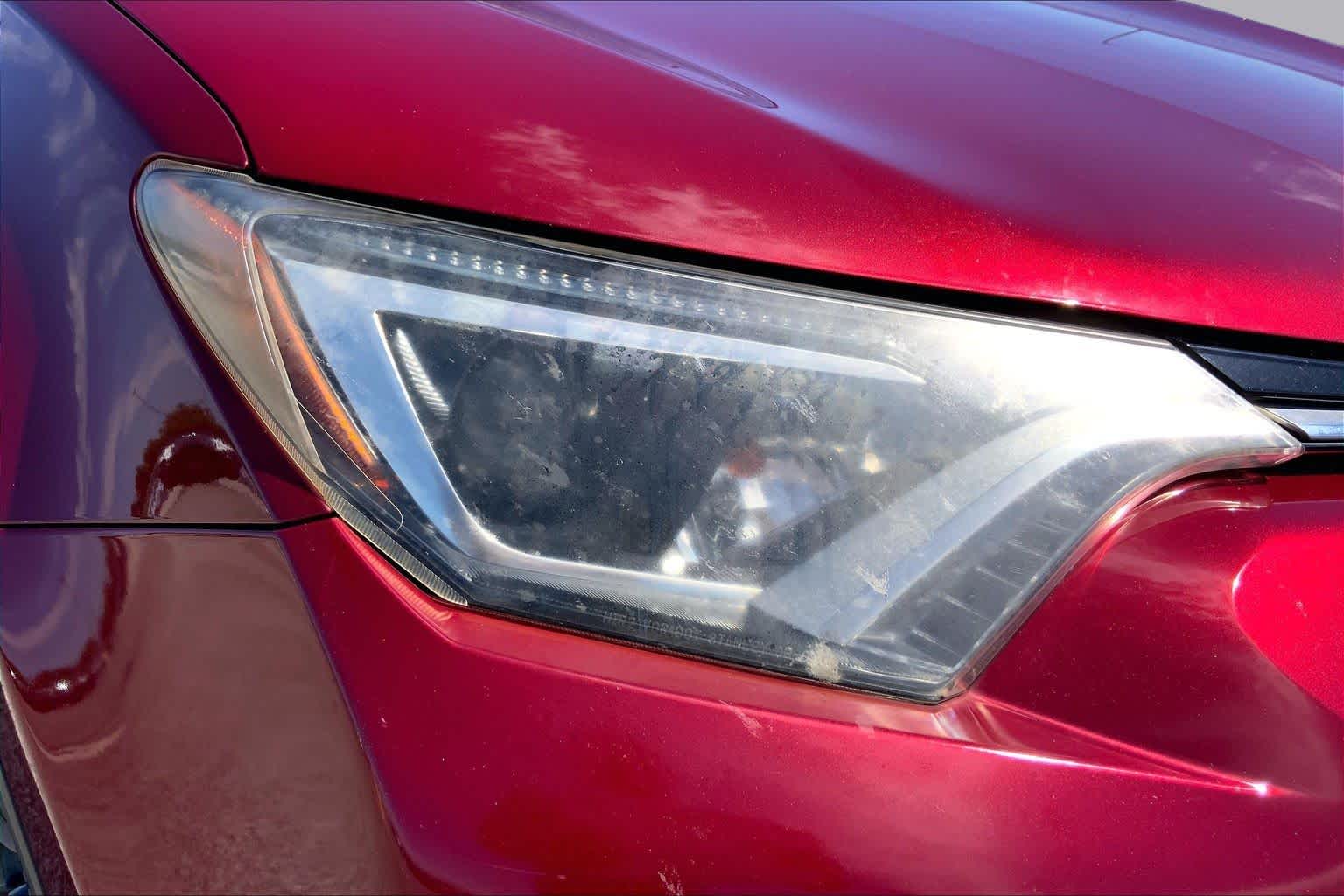 2018 Toyota RAV4 photo 27 of 36
