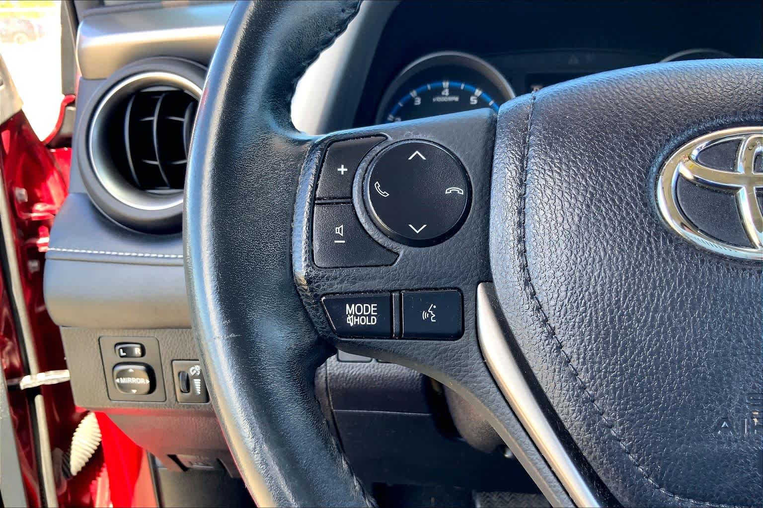 2018 Toyota RAV4 photo 23 of 36