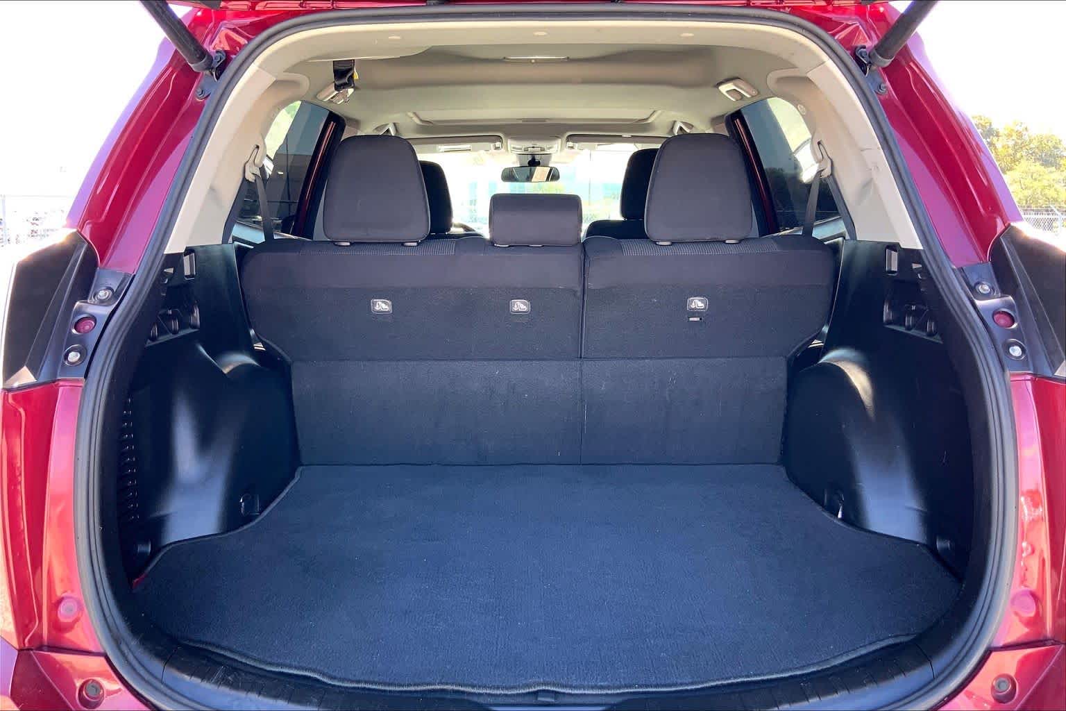 2018 Toyota RAV4 photo 34 of 36