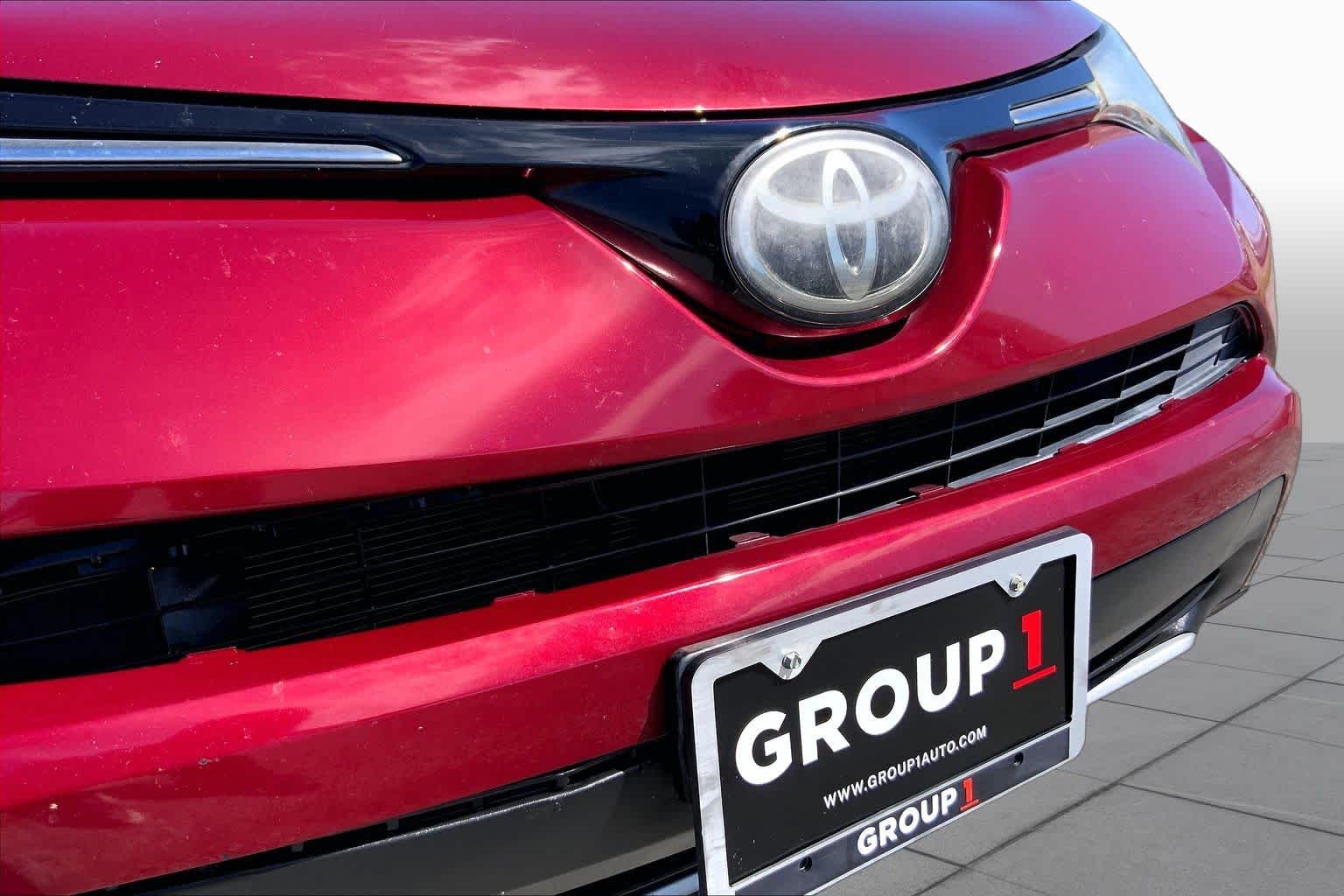 2018 Toyota RAV4 photo 29 of 36