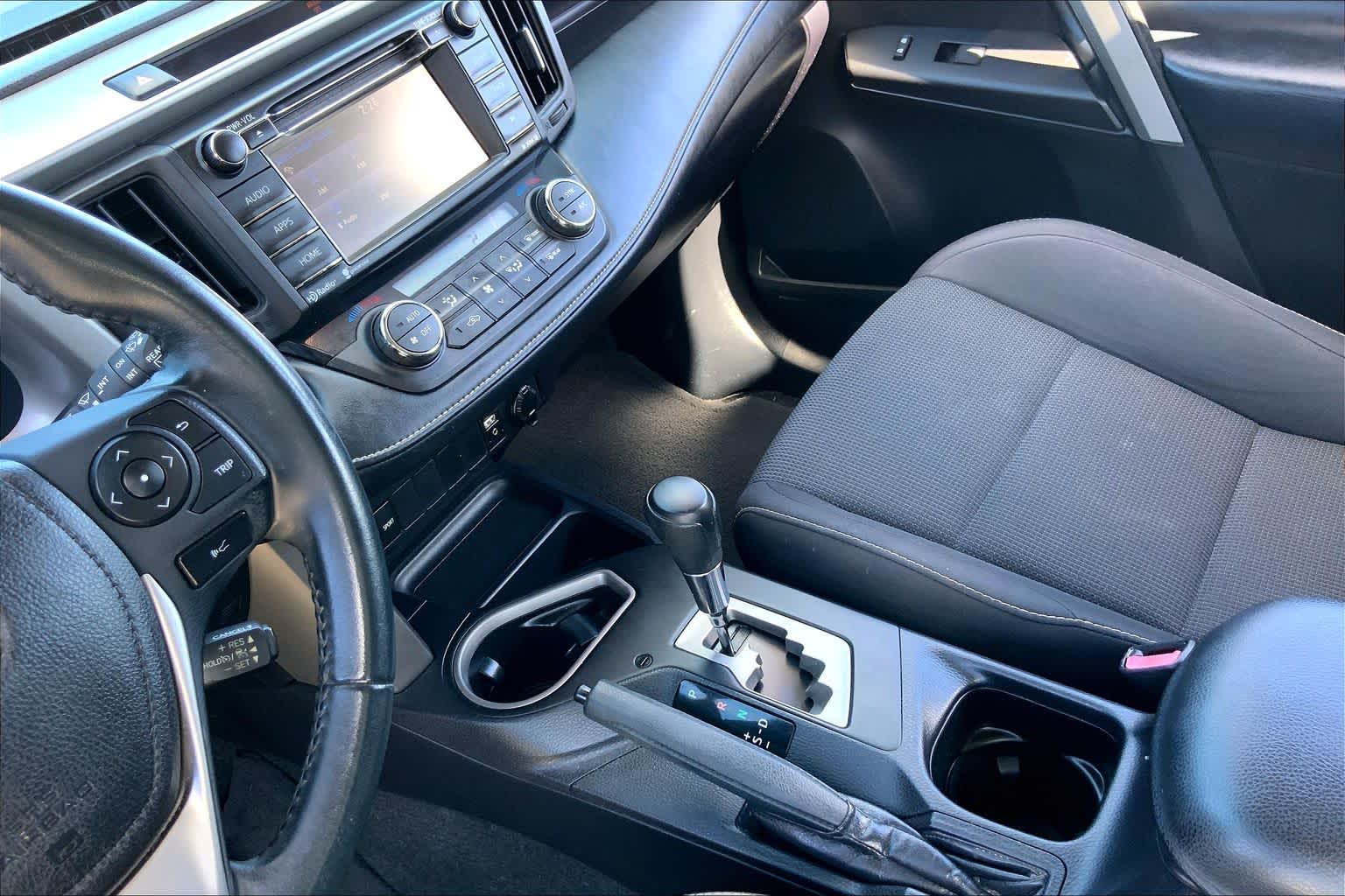 2018 Toyota RAV4 photo 16 of 36