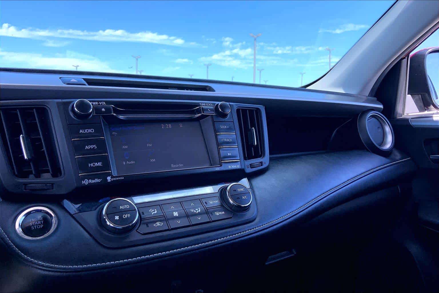 2018 Toyota RAV4 photo 35 of 36