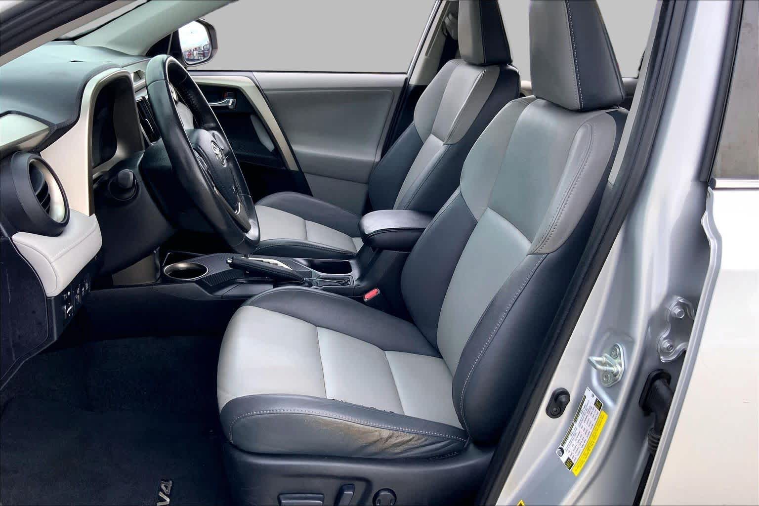 2013 Toyota RAV4 photo 8 of 36