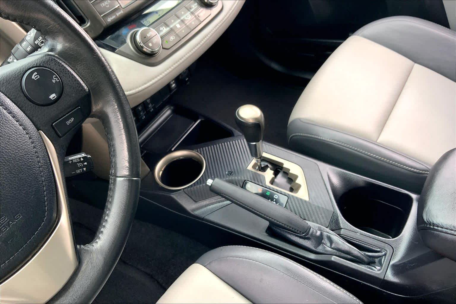 2013 Toyota RAV4 photo 16 of 36