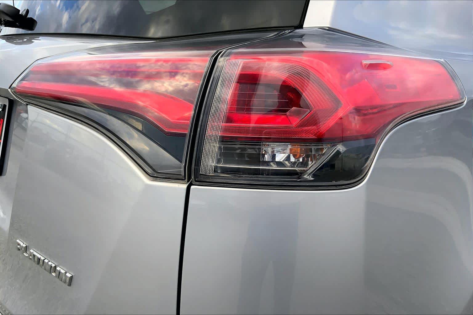 2018 Toyota RAV4 photo 10 of 36
