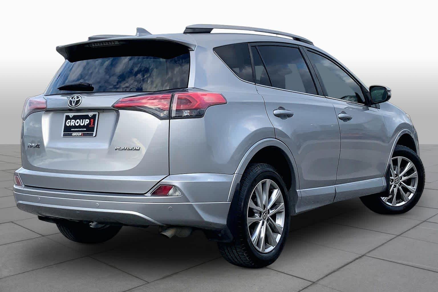 2018 Toyota RAV4 photo 13 of 36