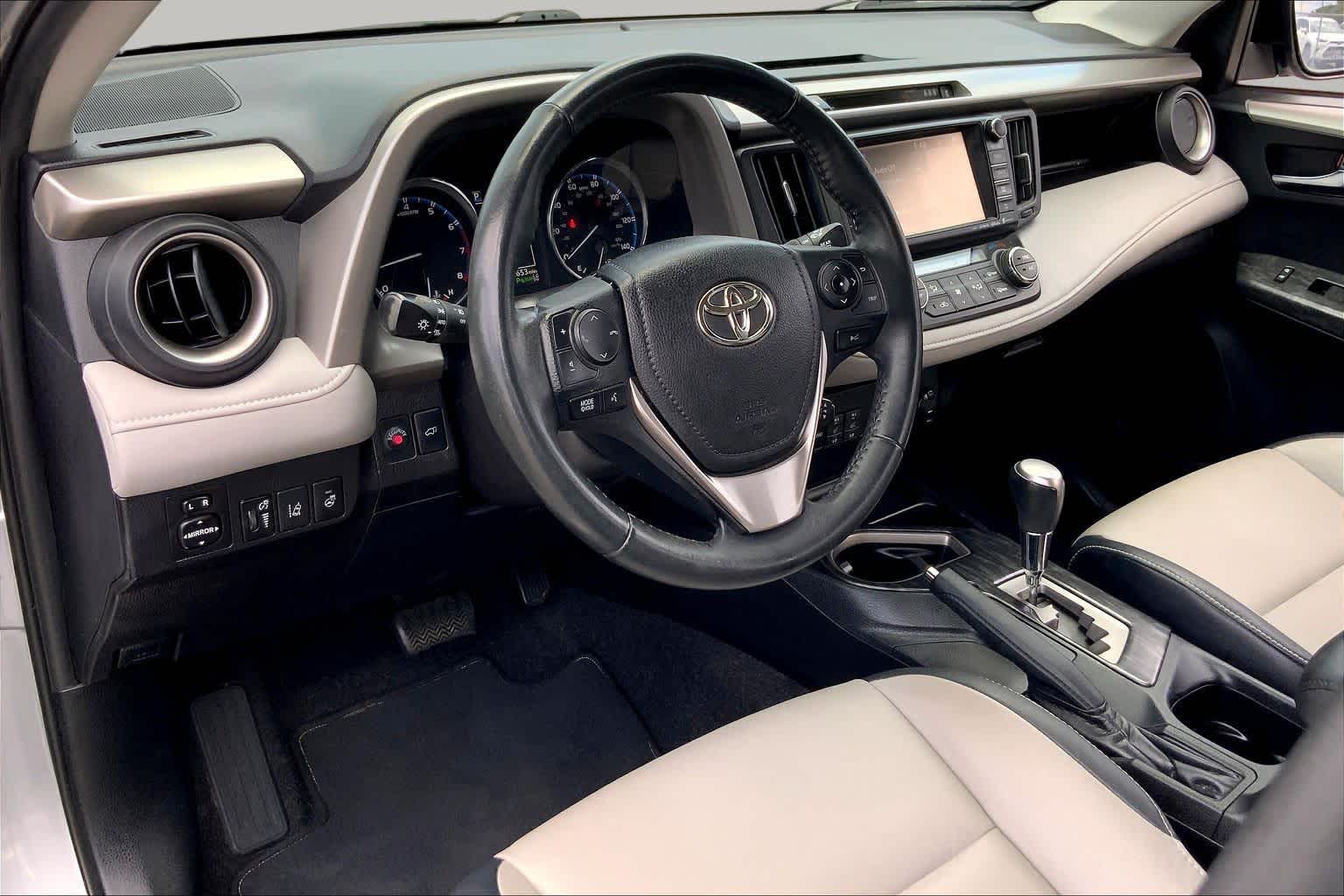 2018 Toyota RAV4 photo 17 of 36