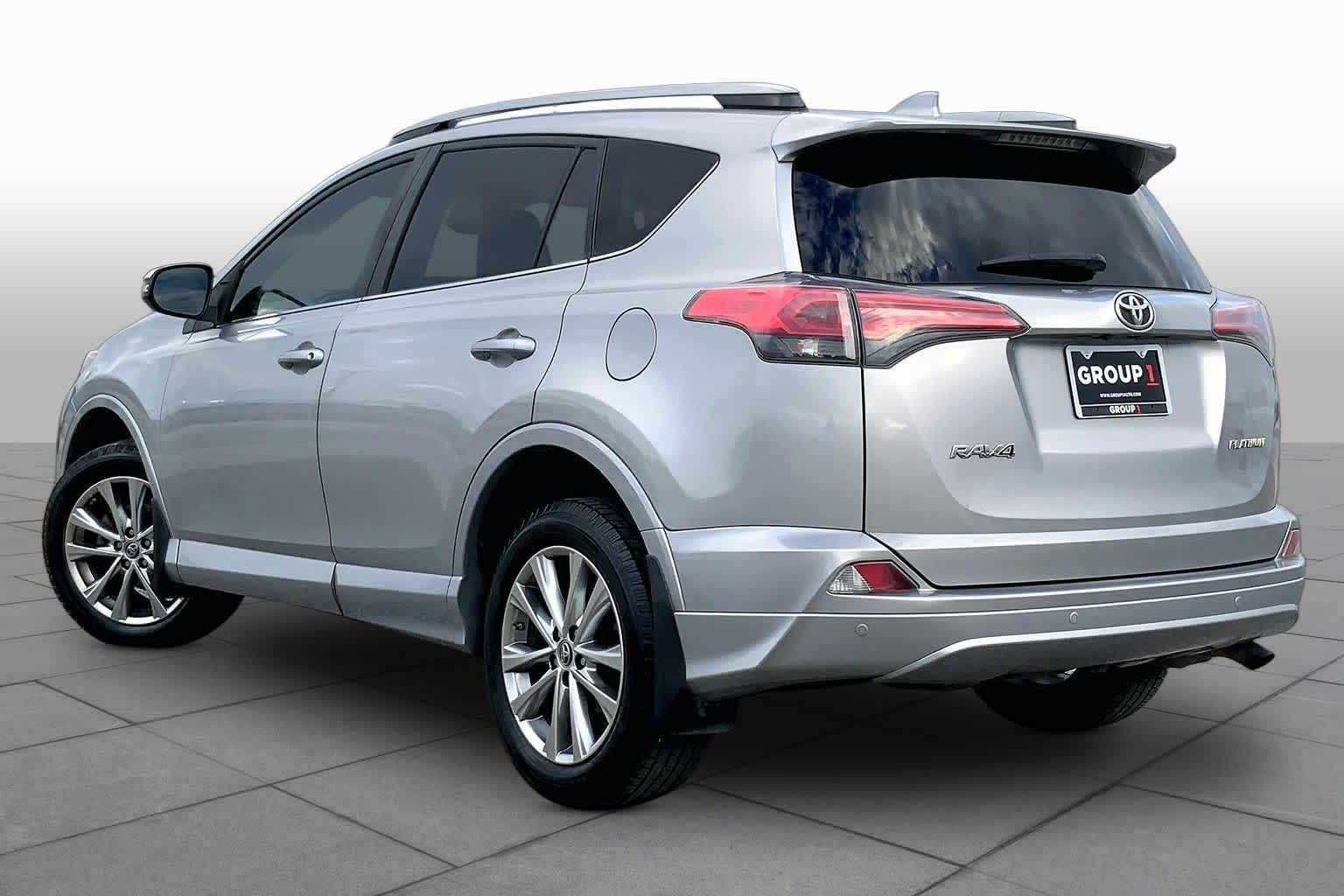 2018 Toyota RAV4 photo 12 of 36