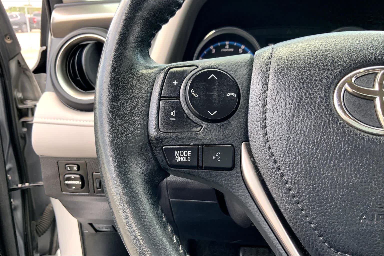 2018 Toyota RAV4 photo 23 of 36