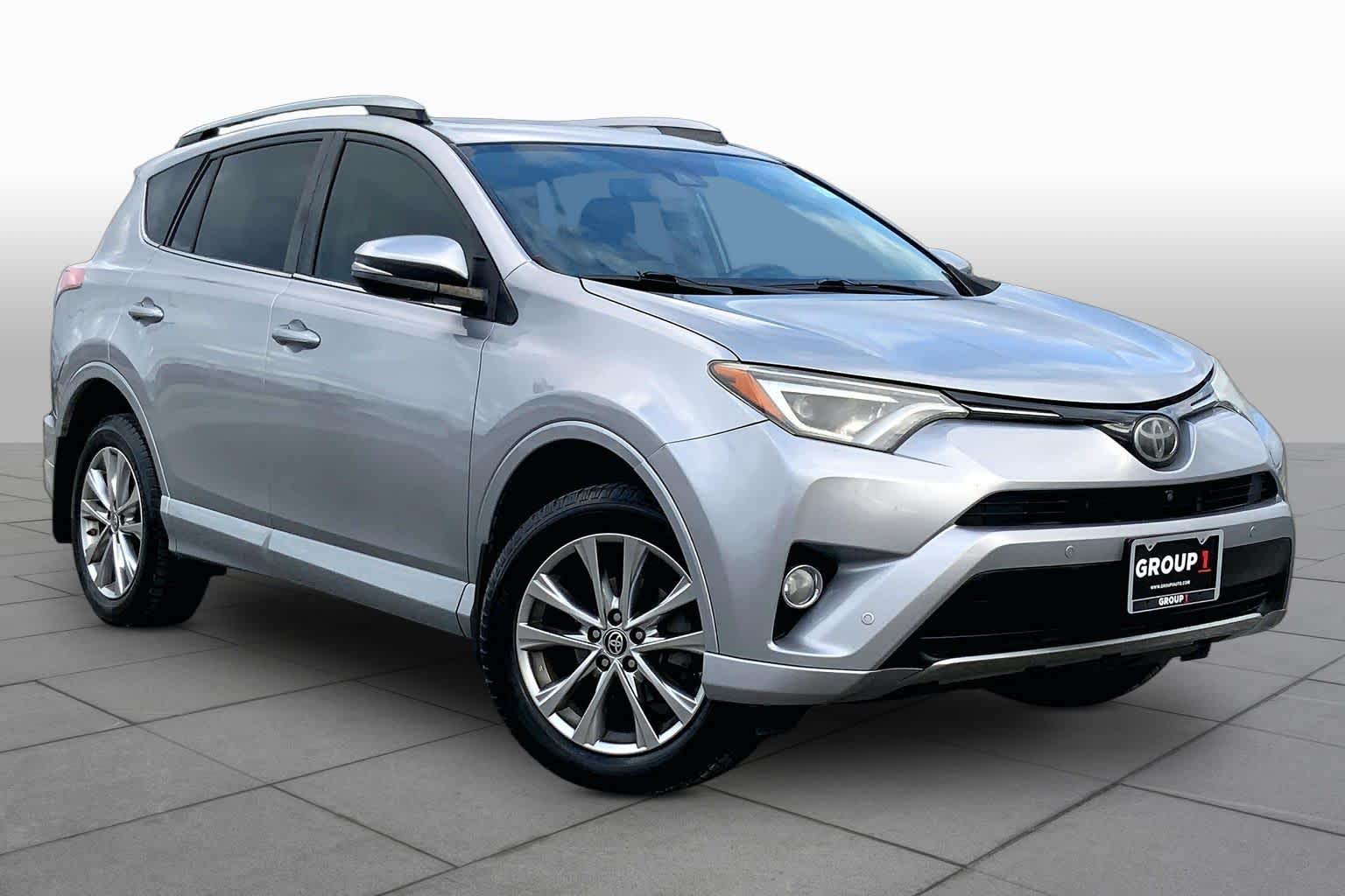 2018 Toyota RAV4 photo 3 of 36