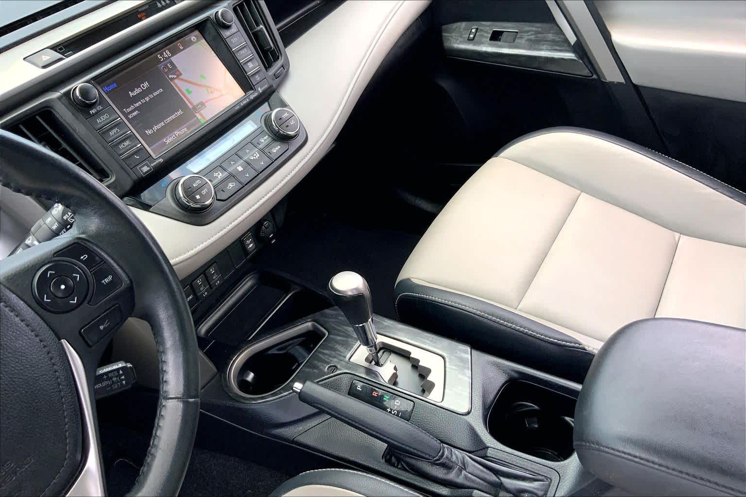 2018 Toyota RAV4 photo 16 of 36