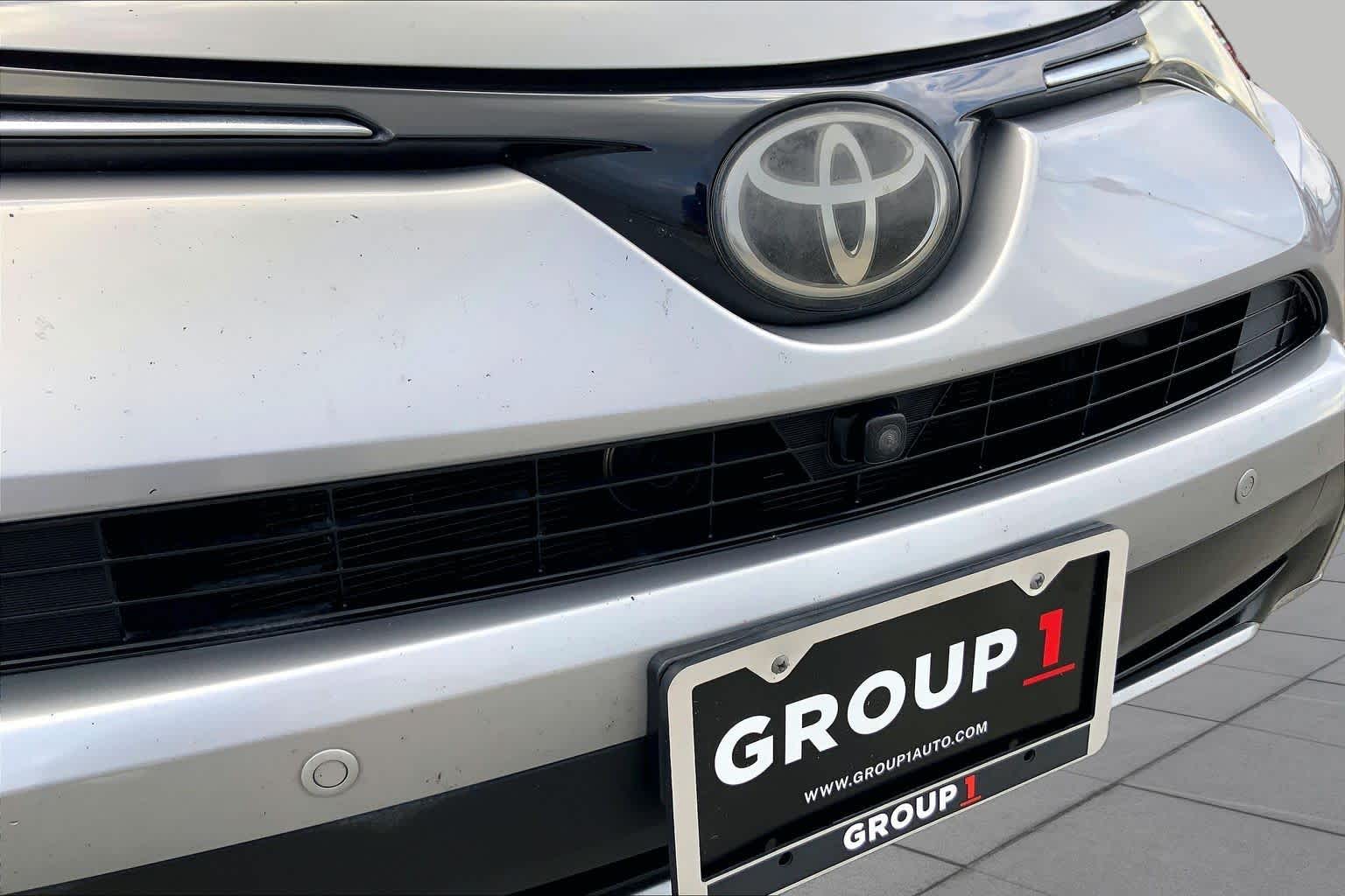 2018 Toyota RAV4 photo 29 of 36