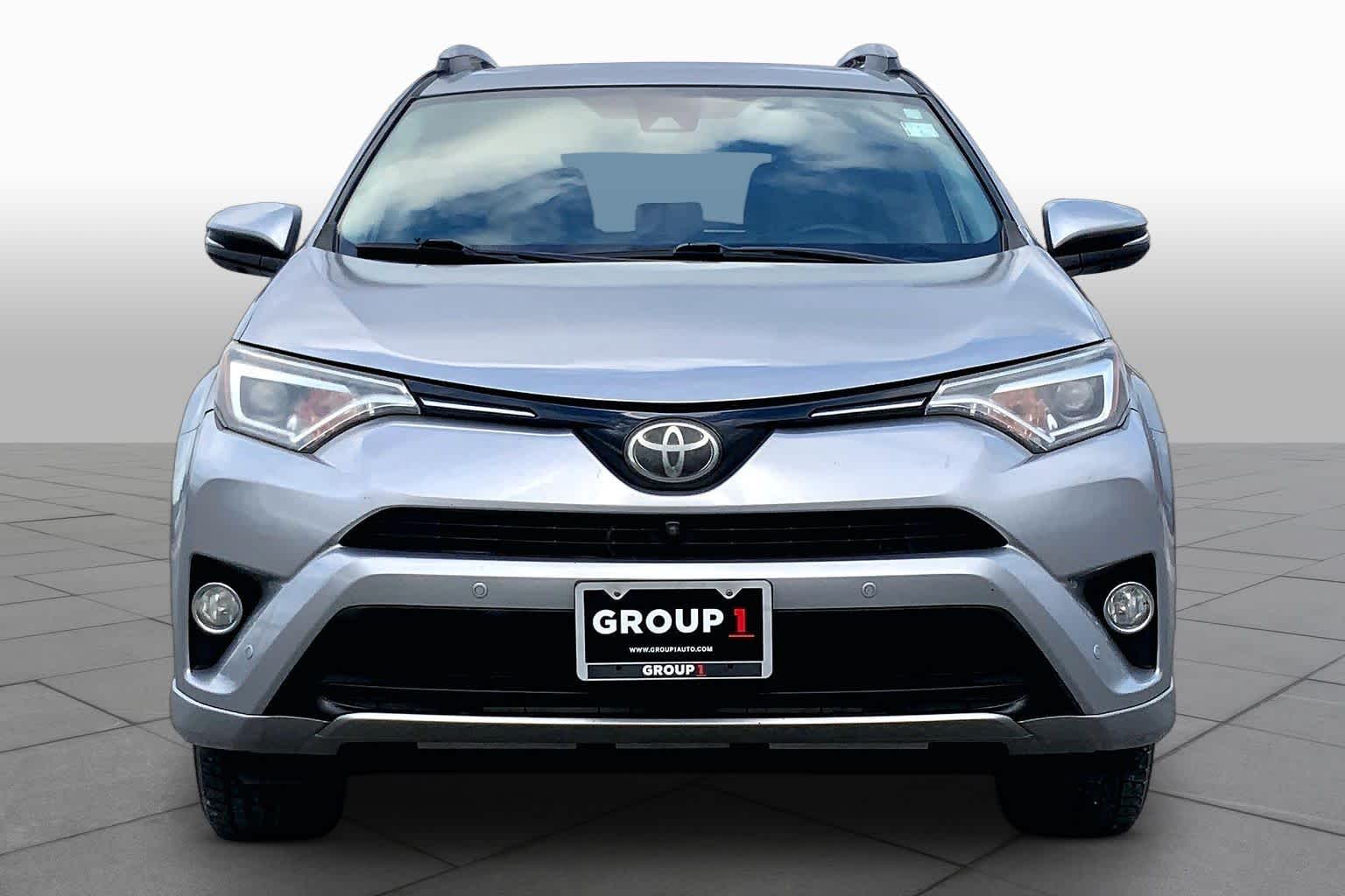 2018 Toyota RAV4 photo 4 of 36