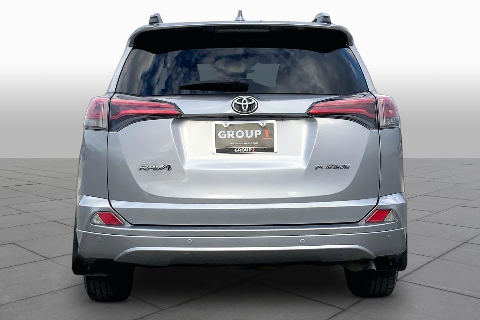 2018 Toyota RAV4 photo 5 of 36