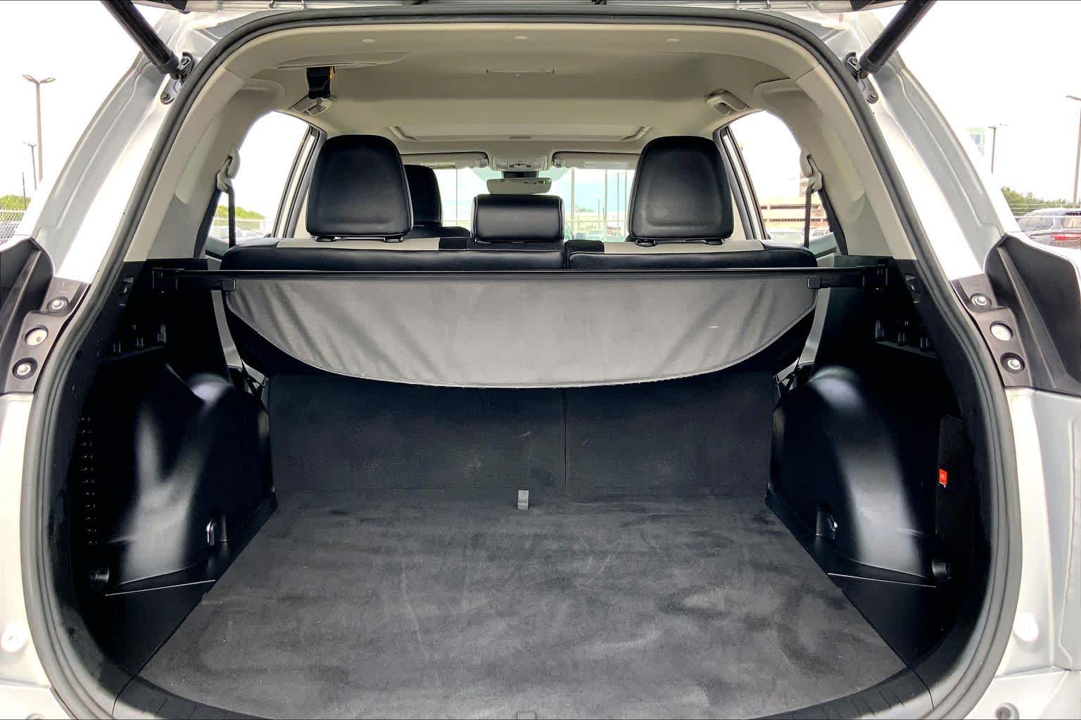 2018 Toyota RAV4 photo 34 of 36