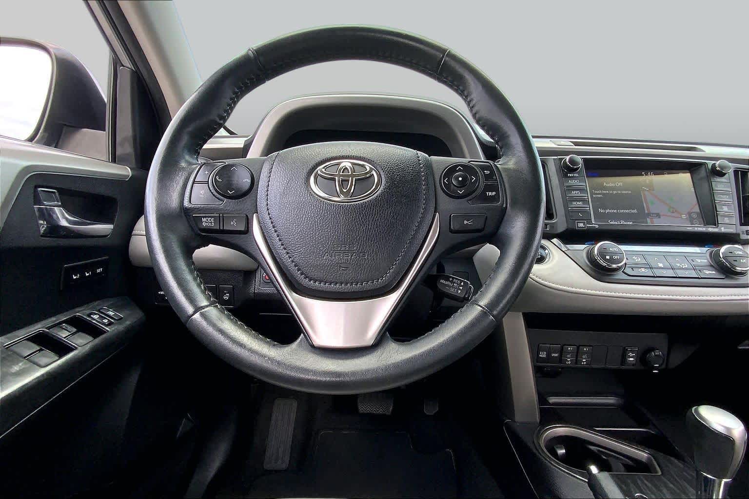 2018 Toyota RAV4 photo 6 of 36