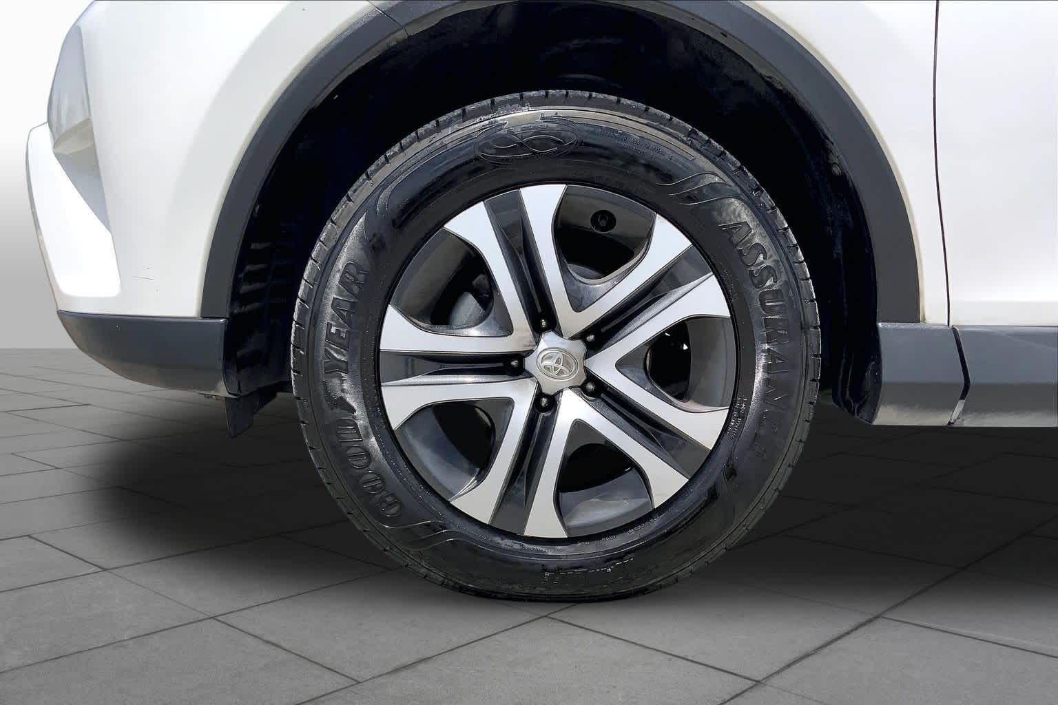 2016 Toyota RAV4 LE Super White at Group 1 Toyota Southwest