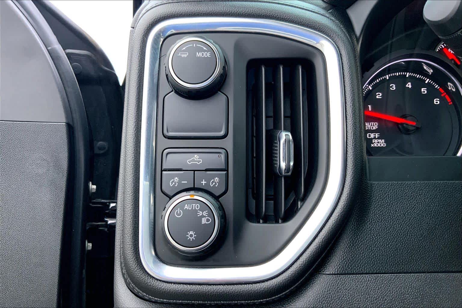 2020 Chevrolet Silverado 1500 photo 33 of 36