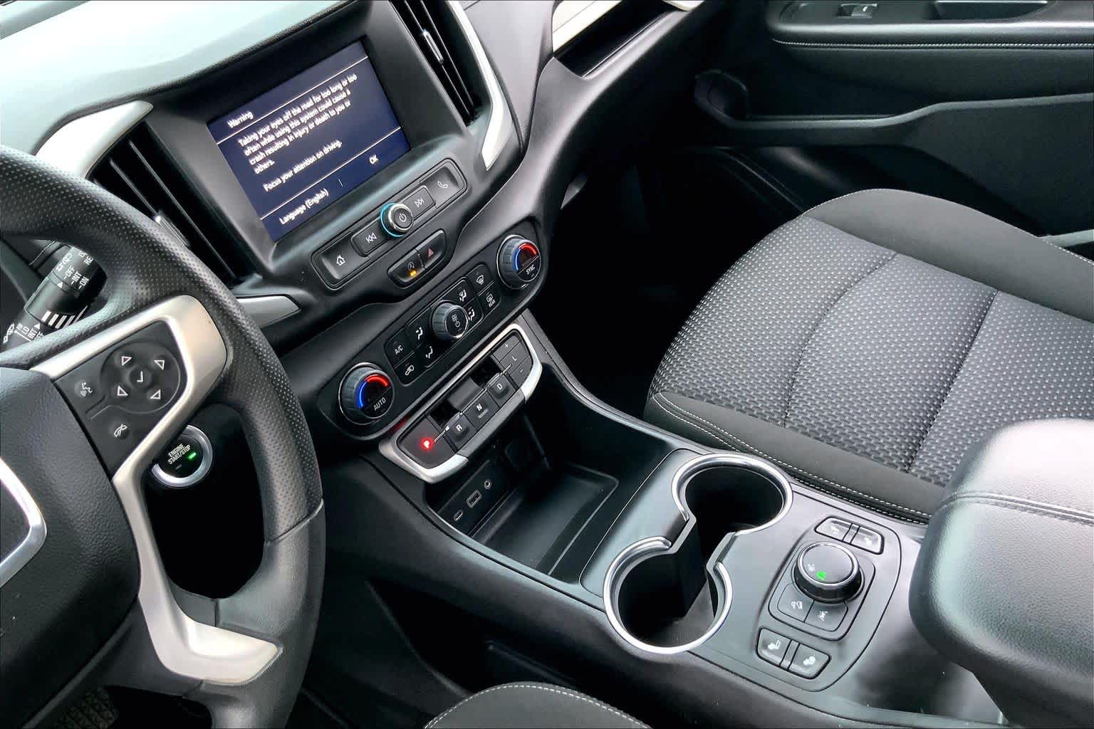 2024 GMC Terrain photo 16 of 36