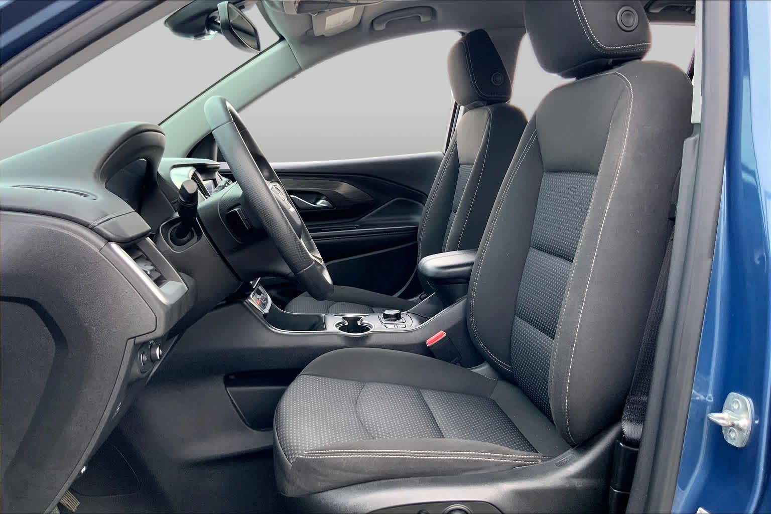 2024 GMC Terrain photo 8 of 36