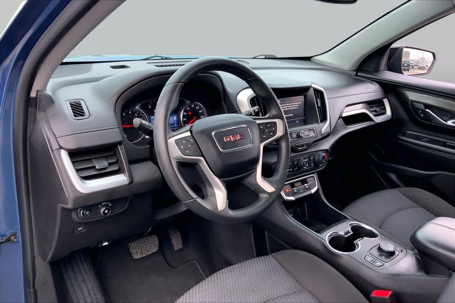 2024 GMC Terrain photo 17 of 36