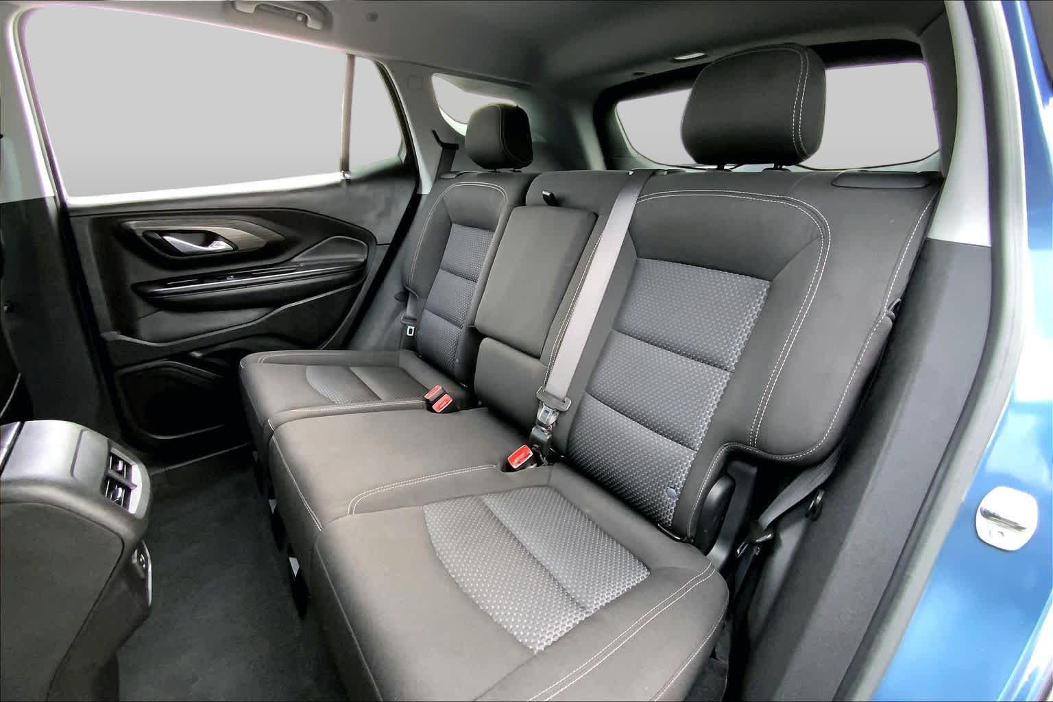 2024 GMC Terrain photo 20 of 36