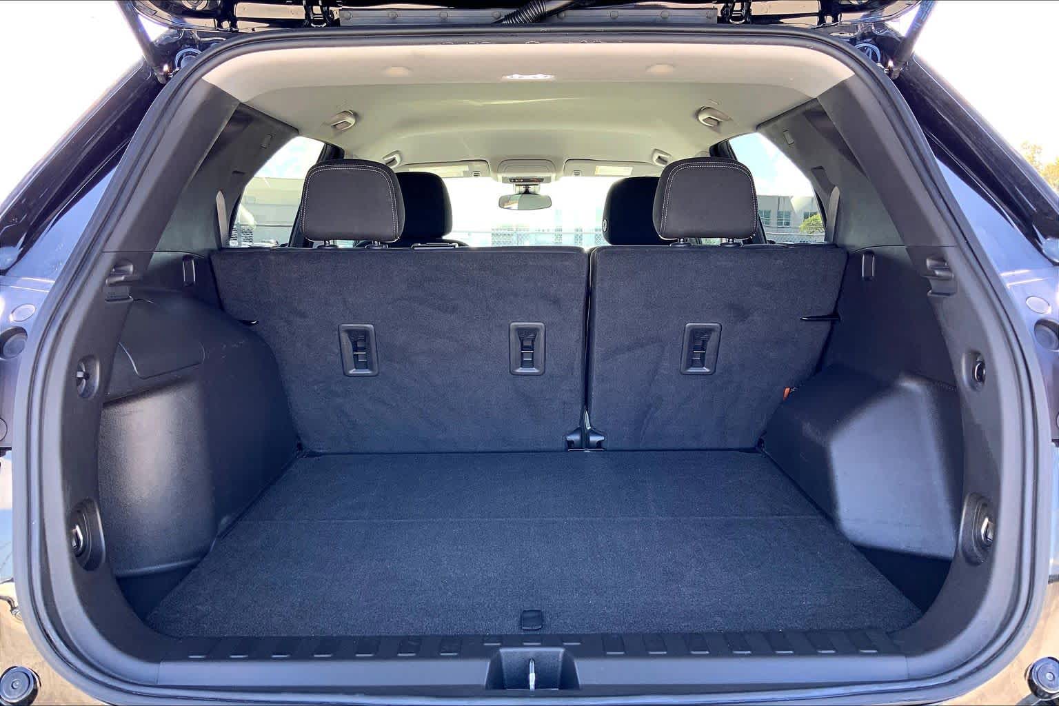 2023 Chevrolet Equinox photo 34 of 36