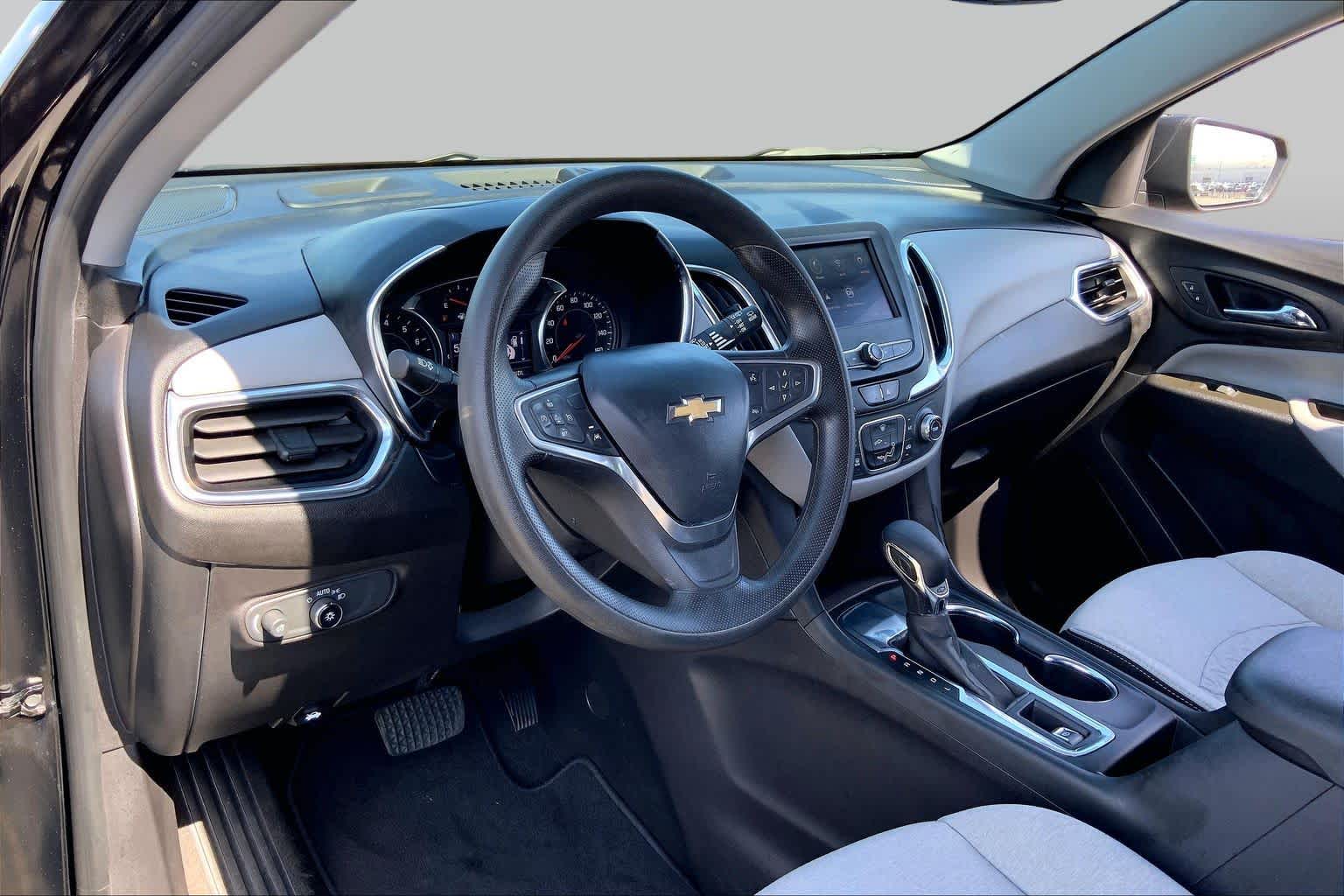 2023 Chevrolet Equinox photo 17 of 36