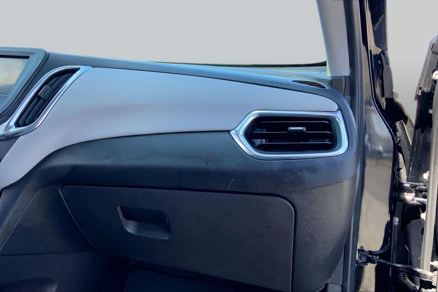 2023 Chevrolet Equinox photo 18 of 36