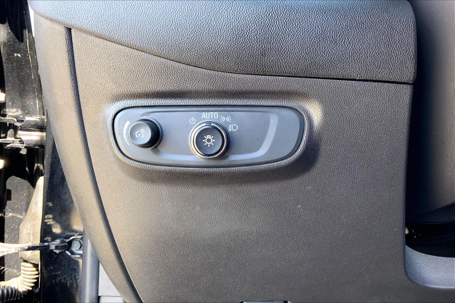 2023 Chevrolet Equinox photo 33 of 36