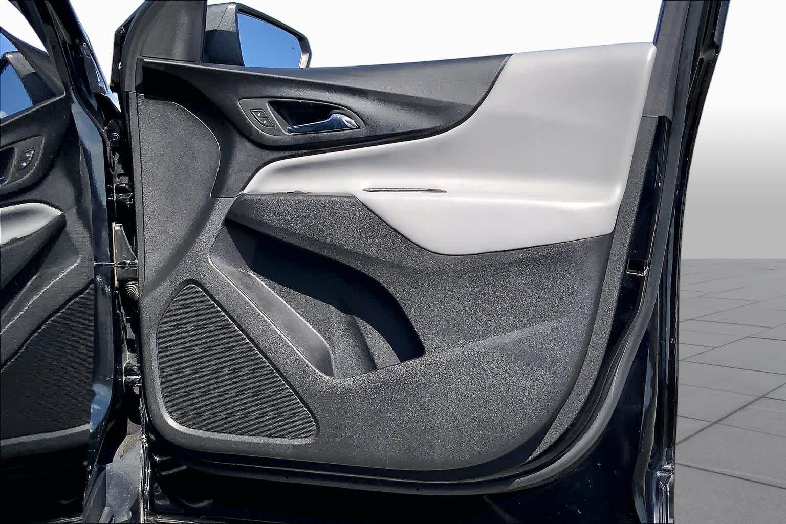 2023 Chevrolet Equinox photo 22 of 36